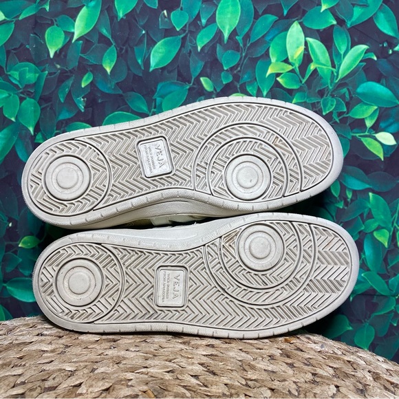 Veja v10 metallic gold white sneakers - Picture 7 of 7